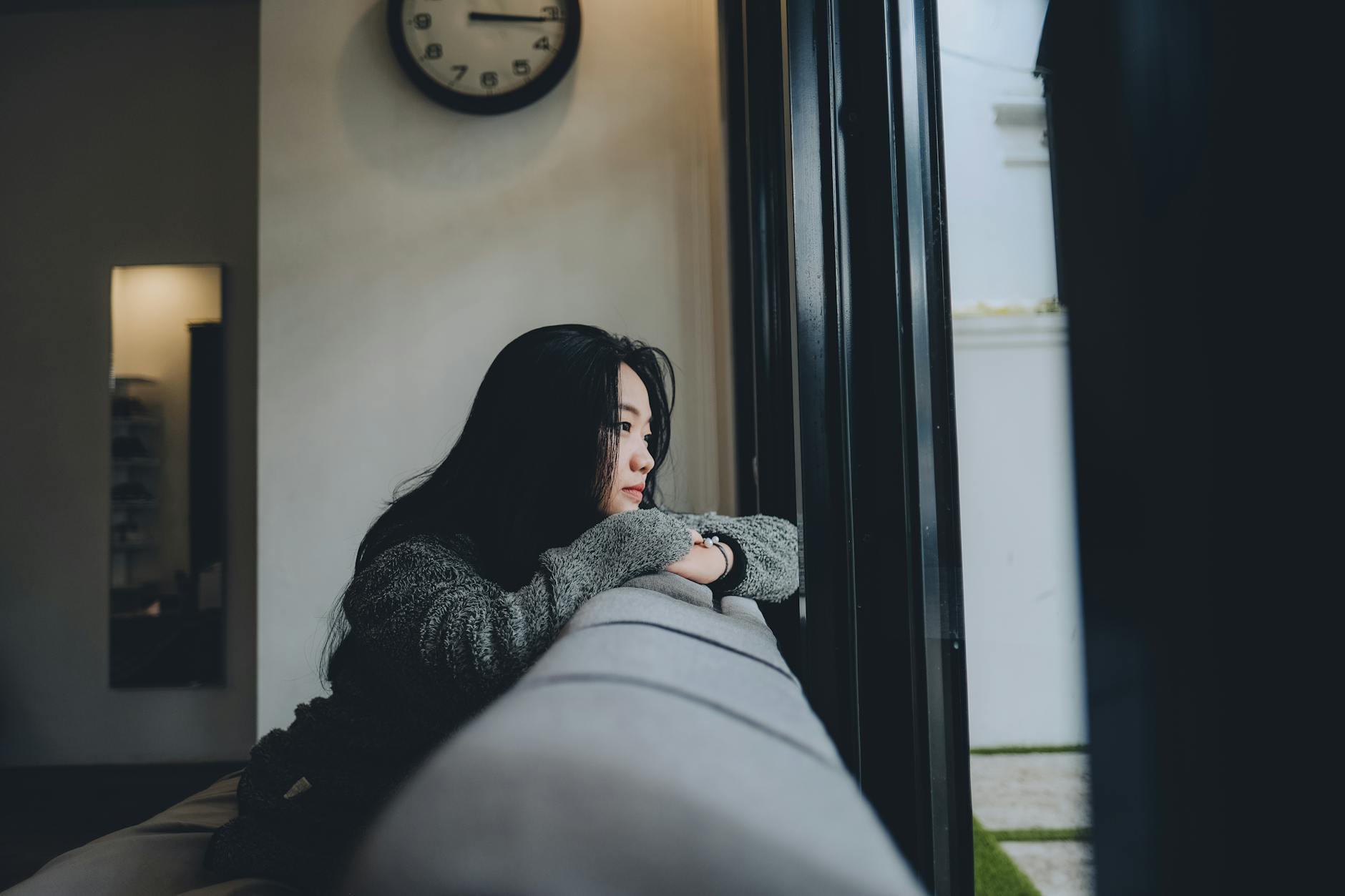 Mengatasi FOMO dengan strategi manajemen kecemasan efektif