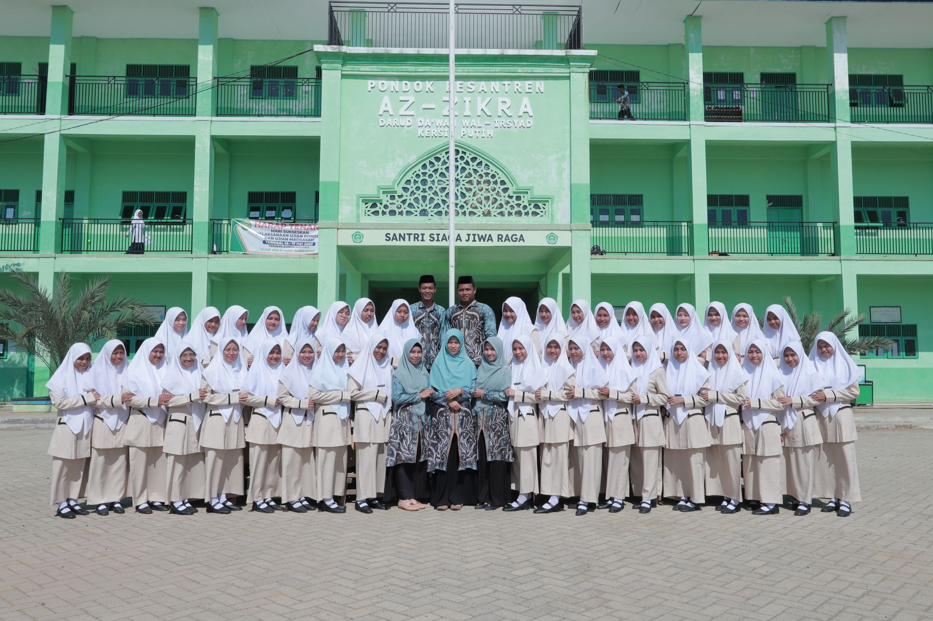 Santri berpartisipasi dalam diskusi kritis, memperkuat budaya berpikir analitis di pesantren