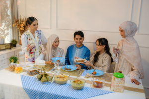 Pengembangan Ekonomi Syariah dan Potensi Industri Halal: Studi Kasus