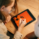 Tantangan Pengasuhan Anak di Era Serba Digital: Data & Solusi Praktis
